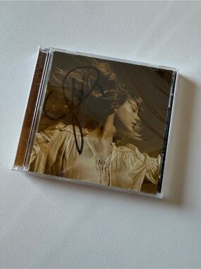 NEW, signed and sealed. Taylor Swift Fearless (Taylor’s Version) fearless CD